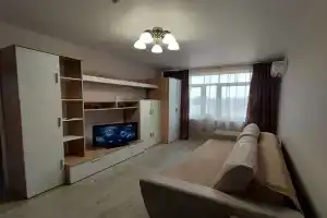 Уютная квартира на кипарисовом озере, Сукко