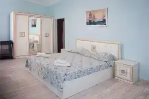 Трехкомнатная квартира с двумя спальнями, Адлер