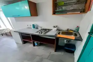 Уютный номер с отдельной кухней.До моря 50 метров!!!, Лидзава