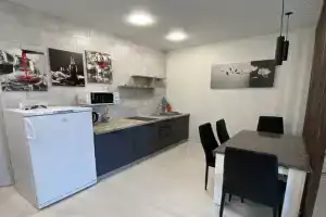Шикарная студия клубного формата., Вардане