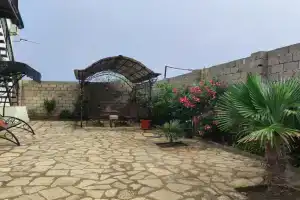 Дача у берега моря