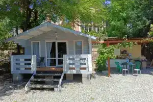 У моря, Гудаута