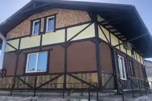 Коттедж с дизайнерской отделкой и камином, Рощино