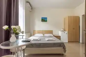 Трёхместный номер стандарт, Кабардинка