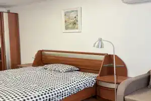 Уютный коттедж с садом в центре