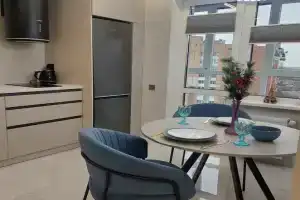 Апартаменты с отдельной спальней в новом доме, центр