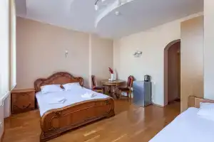 Трёхместный номер семейный, Москва