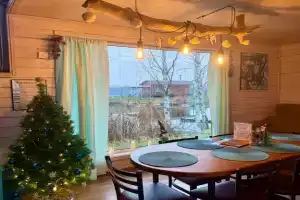 Уютный коттедж с панорамными окнами на берегу озера, Петергоф