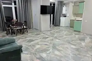 Уютная квартира-студия с панорамными окнами и видом на море