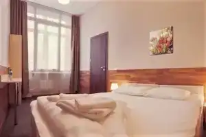 Улучшенный трёхместный номер, Москва