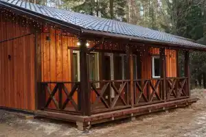 Уютный коттедж в сосновом лесу с видом на озеро