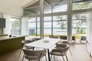 Коттедж на берегу озера