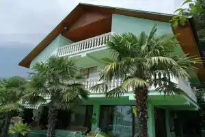 Дом «Карпатский», Ялта