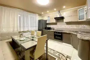 3-комнатная квартира, Оренбург