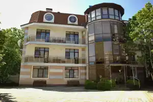 Апартаменты в отеле Афалина на 2 этаже с балконом