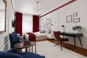 Современная неоклассика на Брестской, Москва