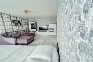 Двухкомнатная квартира Монро, Березники