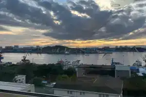 Уютная двухкомнатная квартира с видом на море, Владивосток
