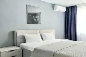 Семейный уголок возле ТЦ Премьер