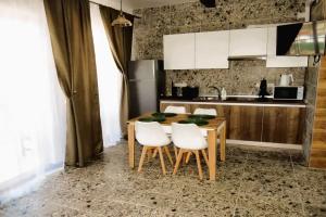 Апартаменты 55, Кучугуры