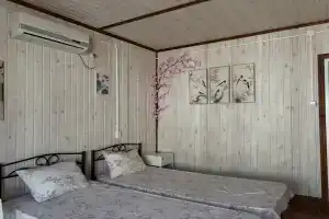 Трёхместный дом Домики на Высотной, Голубицкая