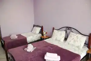 Трёхместный номер стандарт с балконом, Леселидзе