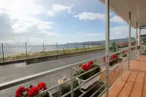 Апартаменты Море-Море на Черноморской Набережной, Феодосия