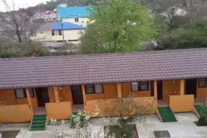 Трёхместный номер стандарт, Вардане