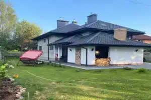 Новый коттедж для семейного отдыха в черте города