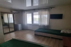 Трёхместный номер улучшенный, Береговое