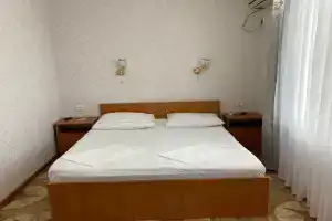Трёхместный номер стандарт с видом на море, Гагра