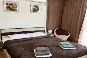 Апартаменты двухуровневый люкс (нижний уровень), 2 линия, боковой вид на море, Коктебель