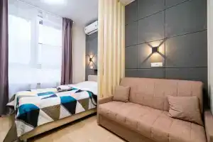 Комфорт для троих, Москва