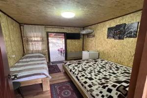 Трёхместный номер Рафтинг (3 домик 5 комната), Архыз