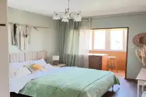 Апартамент, Хоста