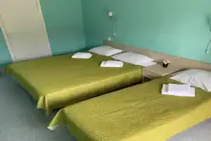 Трёхместный номер стандарт, Кучугуры