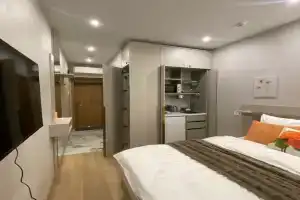 Студия с лоджией на заливе в комплексе с подогреваемым бассейном