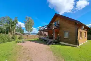 Дом на берегу озера