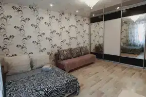 Квартиры посуточно на Заречном проезде 37, Тюмень
