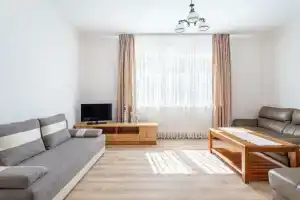 Квартира в трехэтажном доме на отдельной территории