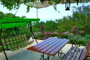 Дом для Вас с видом на море, отдельной беседкой в зеленой зоне