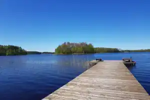 Домик на причале в Камено