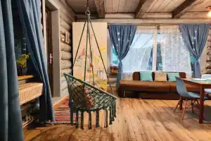 Дом художника на краю леса