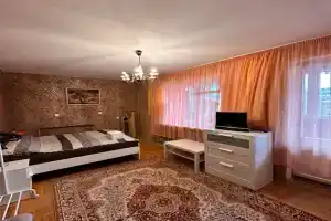 Уютная квартира возле Курортного бульвара с видом на горы и город, Кисловодск