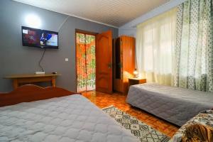 Трёхместный номер спальное место, Кучугуры