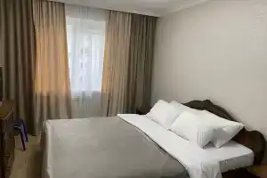 Трехкомнатная квартира в центре Небуга