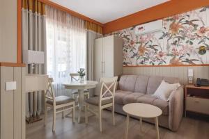 Трёхместный номер Orange bungalow, Волжский