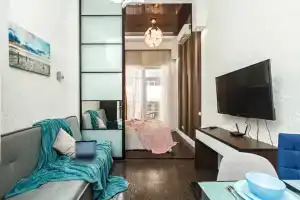 Апартамент на море в центре с высокими потолками
