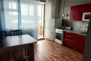 Уютная квартира рядом с аэропортом, с красивым видом на озеро, Якутск