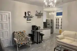 Достойная квартира в центре у моря